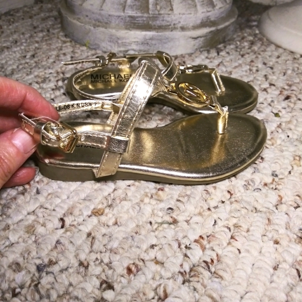 Michael Kors Toddler Girl's Gold Metallic MK Charm Thong Back Strap Sandals - Picture 2 of 9